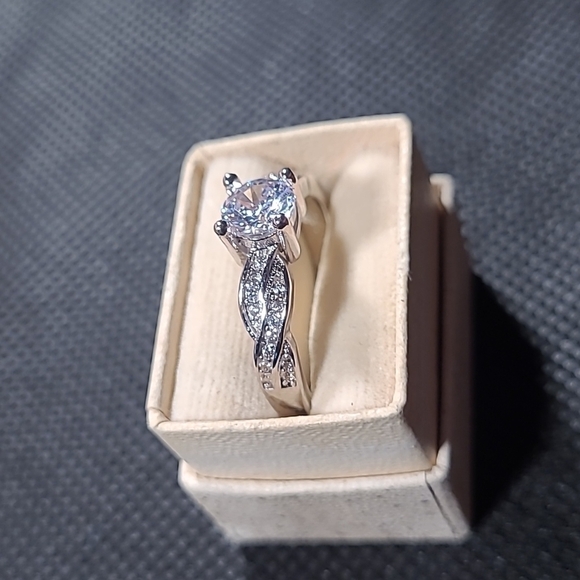 S925 CZ Women's Ring NWOT - Picture 1 of 9